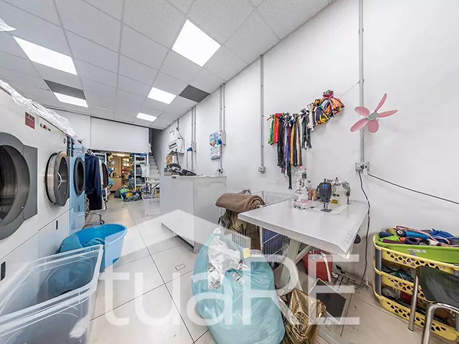 Immagine 14 di Negozio in vendita  in Viale Di Trastevere a Roma