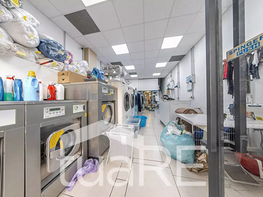 Immagine 15 di Negozio in vendita  in Viale Di Trastevere a Roma