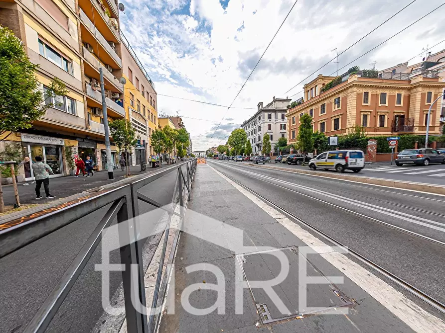 Immagine 16 di Negozio in vendita  in Viale Di Trastevere a Roma