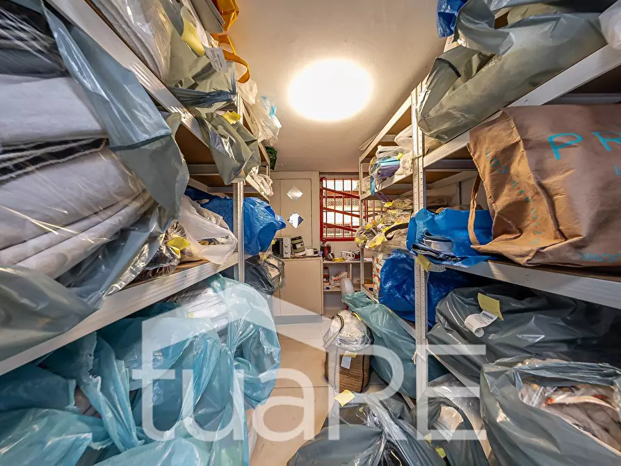 Immagine 17 di Negozio in vendita  in Viale Di Trastevere a Roma