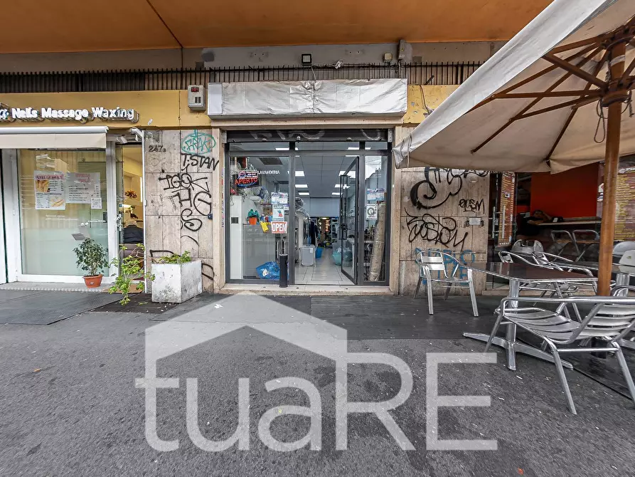 Immagine 18 di Negozio in vendita  in Viale Di Trastevere a Roma