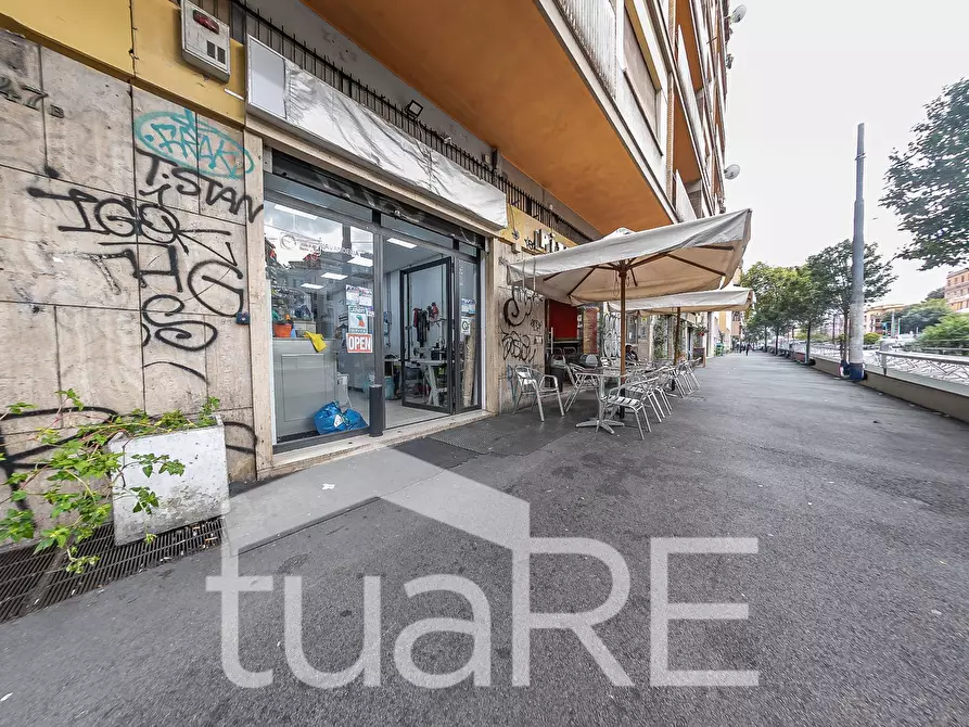 Immagine 19 di Negozio in vendita  in Viale Di Trastevere a Roma