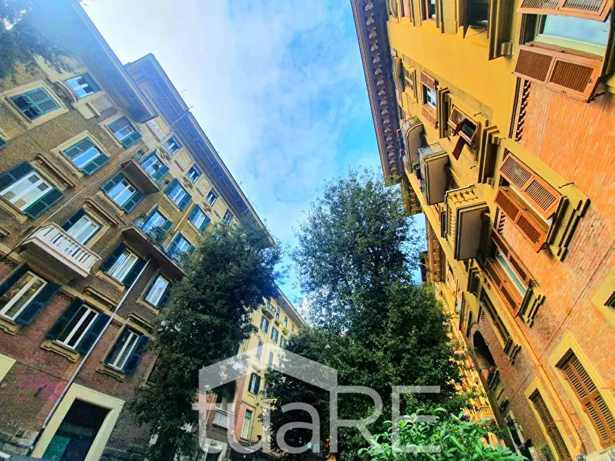 Immagine 2 di Negozio in vendita  in Via Taro a Roma