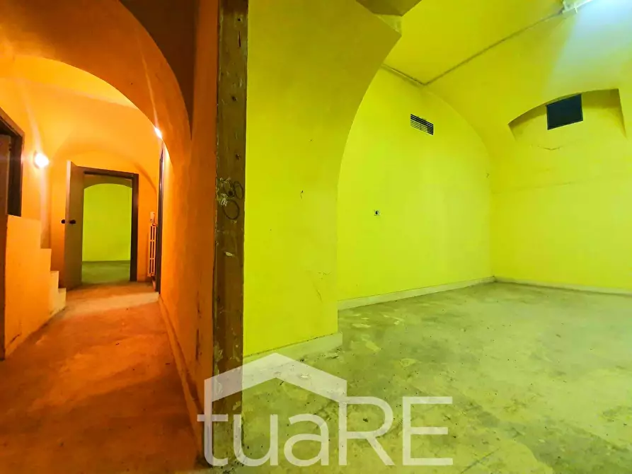 Immagine 4 di Negozio in vendita  in Via Taro a Roma