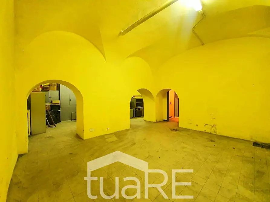 Immagine 10 di Negozio in vendita  in Via Taro a Roma