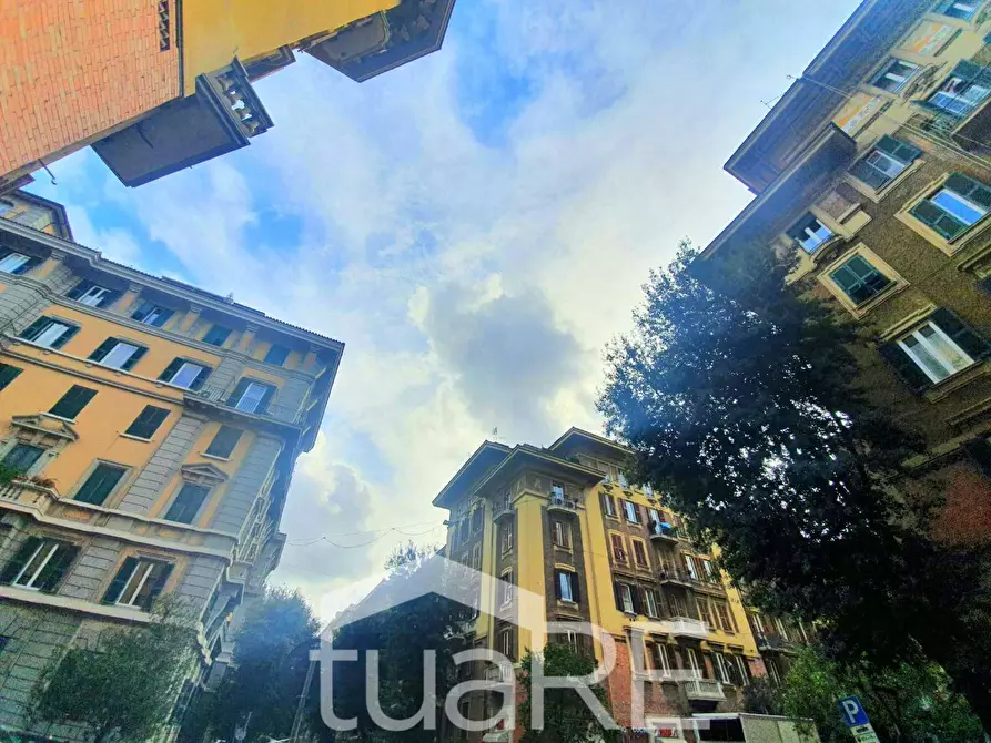 Immagine 19 di Negozio in vendita  in Via Taro a Roma