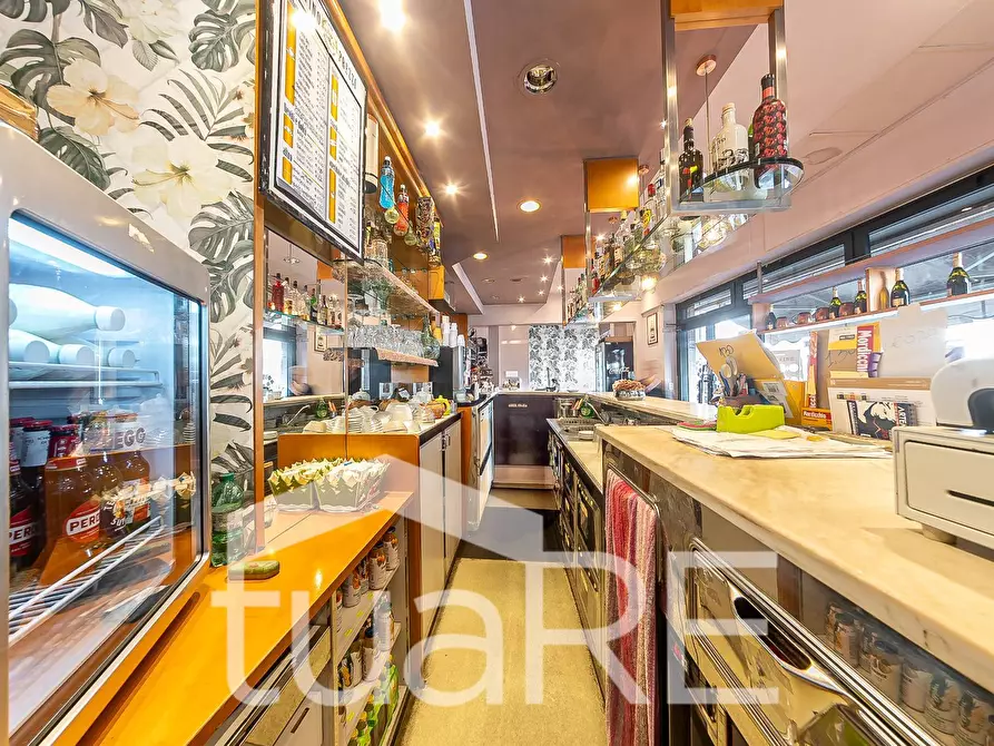 Immagine 6 di Locale commerciale in vendita  in Via Santa Bernadette a Roma