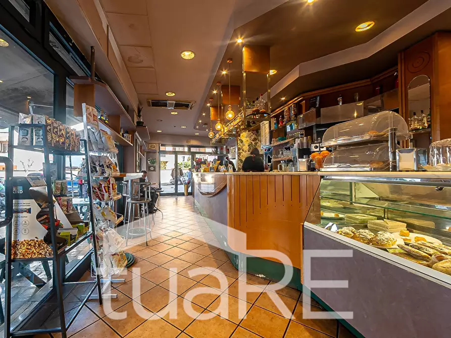 Immagine 19 di Locale commerciale in vendita  in Via Santa Bernadette a Roma
