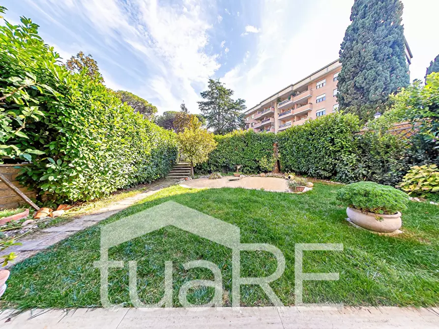 Immagine 3 di Appartamento in vendita  in Via Girolamo Nisio a Roma