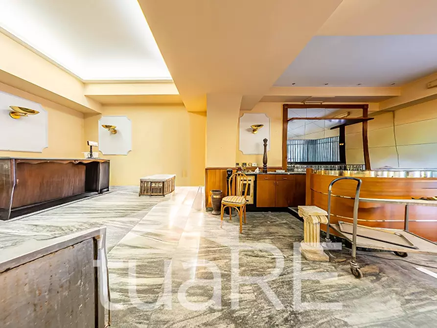 Immagine 6 di Negozio in vendita  in Via Plauto a Roma