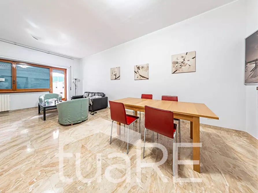 Immagine 3 di Appartamento in vendita  in Via Degli Orti Di Trastevere a Roma