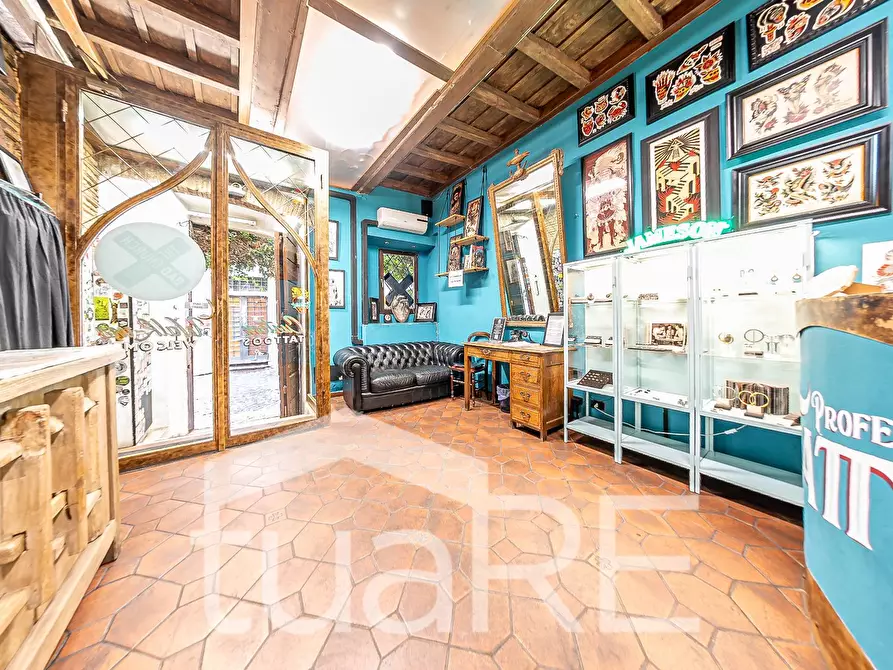 Immagine 3 di Negozio in vendita  in Vicolo Del Bologna a Roma