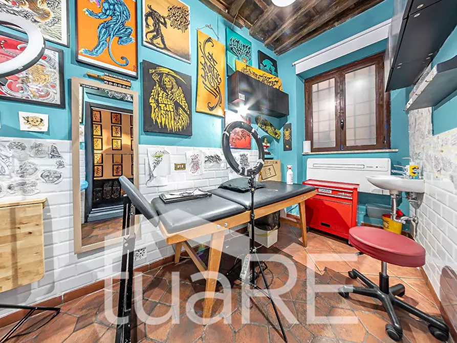 Immagine 4 di Negozio in vendita  in Vicolo Del Bologna a Roma