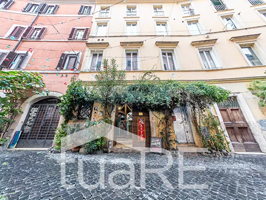 Immagine 7 di Negozio in vendita  in Vicolo Del Bologna a Roma