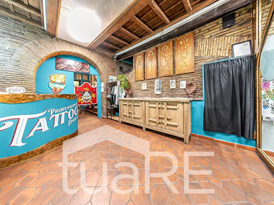 Immagine 8 di Negozio in vendita  in Vicolo Del Bologna a Roma