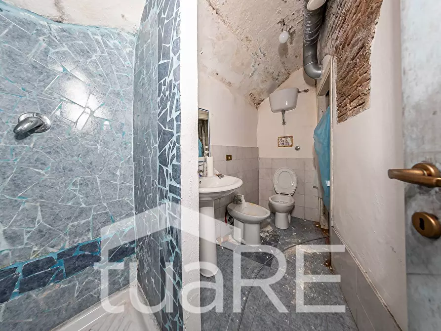 Immagine 9 di Negozio in vendita  in Vicolo Del Bologna a Roma