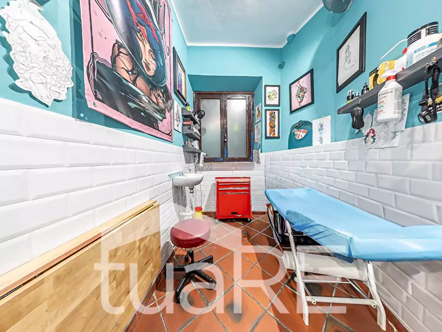 Immagine 12 di Negozio in vendita  in Vicolo Del Bologna a Roma