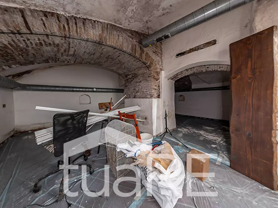 Immagine 13 di Negozio in vendita  in Vicolo Del Bologna a Roma