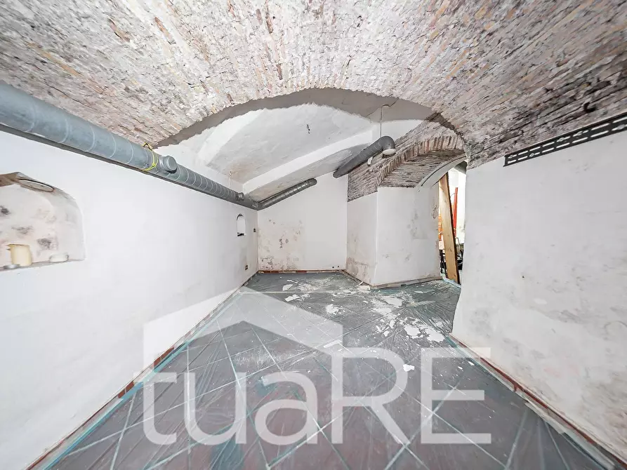 Immagine 14 di Negozio in vendita  in Vicolo Del Bologna a Roma