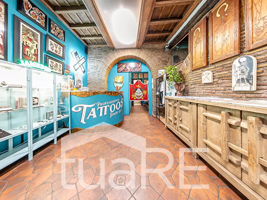 Immagine 15 di Negozio in vendita  in Vicolo Del Bologna a Roma