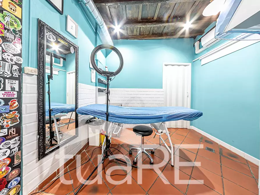 Immagine 22 di Negozio in vendita  in Vicolo Del Bologna a Roma