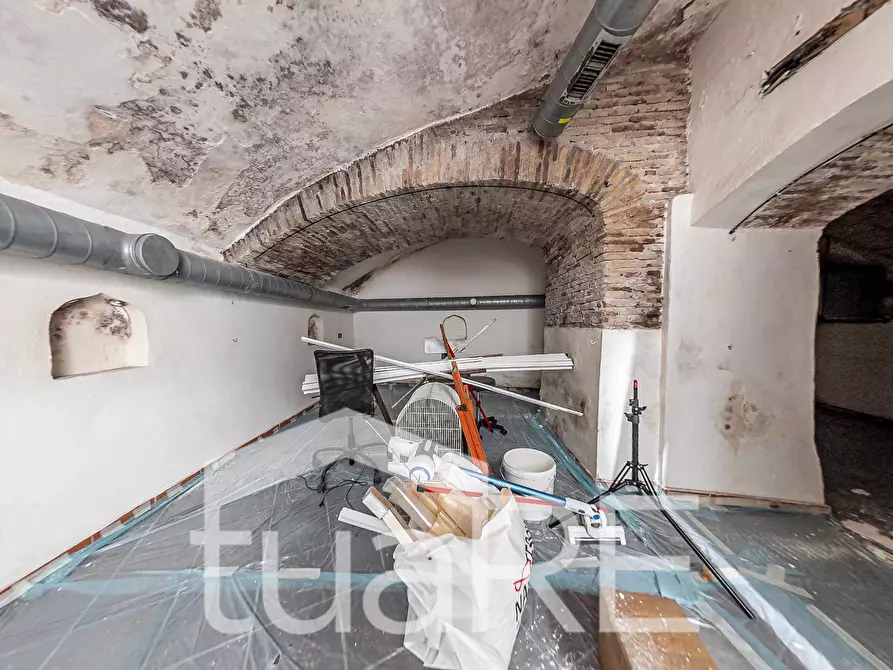 Immagine 23 di Negozio in vendita  in Vicolo Del Bologna a Roma