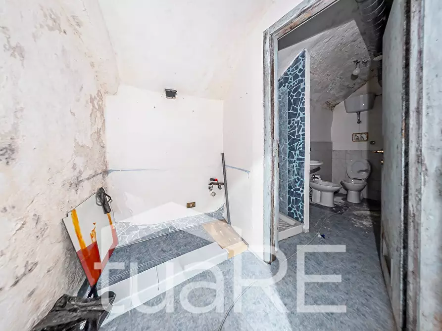 Immagine 25 di Negozio in vendita  in Vicolo Del Bologna a Roma