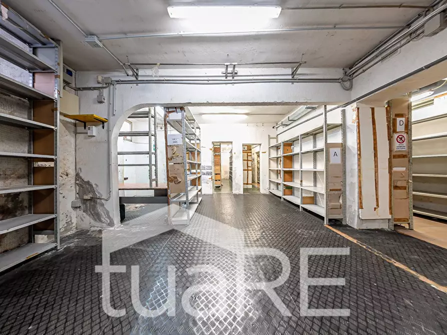 Immagine 3 di Magazzino in affitto  in Via Virgilio a Roma