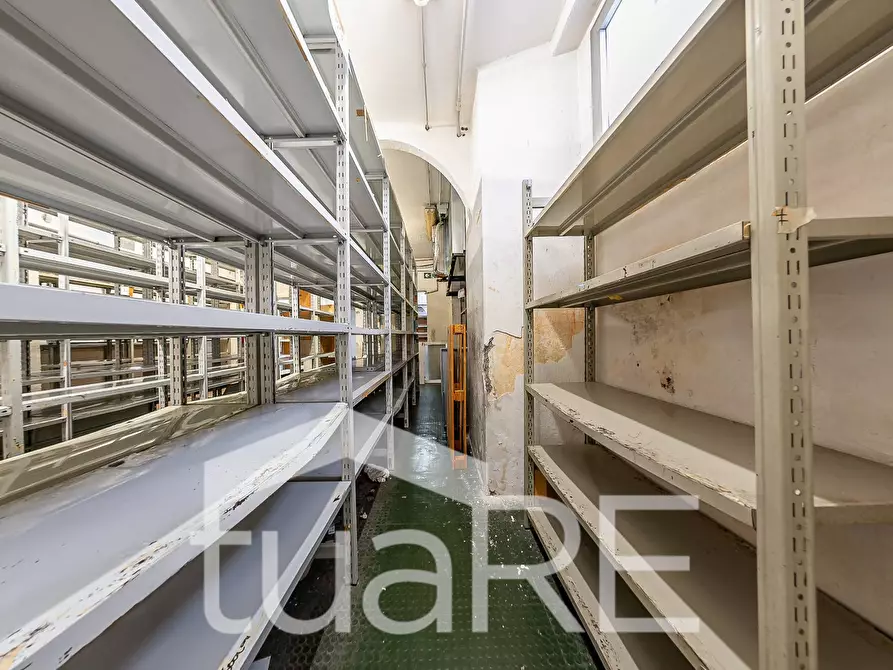 Immagine 10 di Magazzino in affitto  in Via Virgilio a Roma