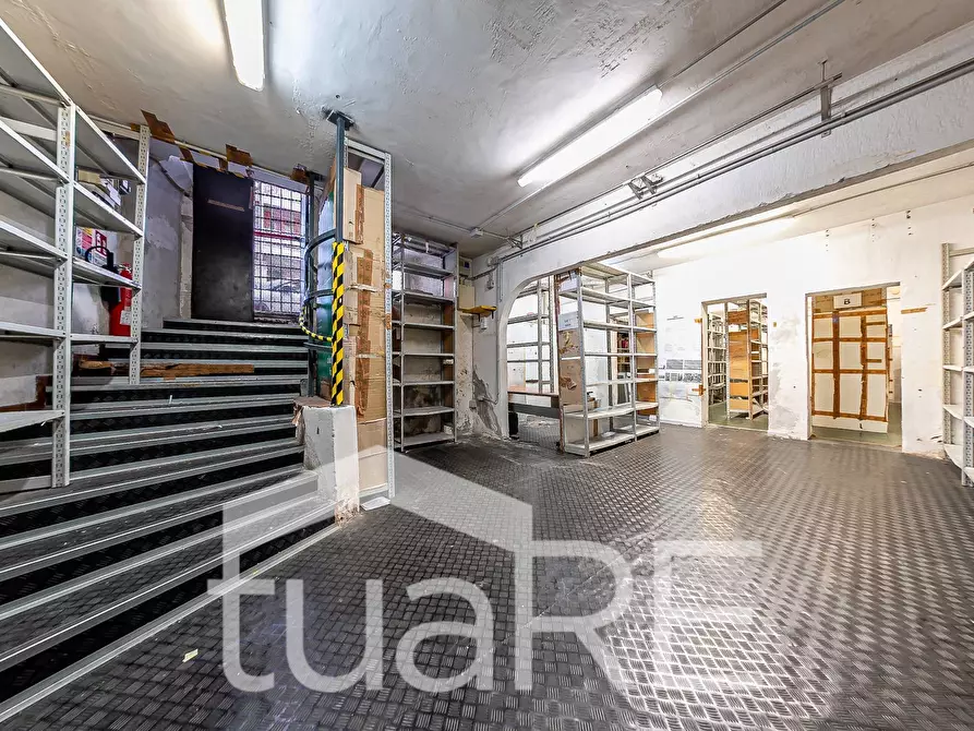 Immagine 11 di Magazzino in affitto  in Via Virgilio a Roma