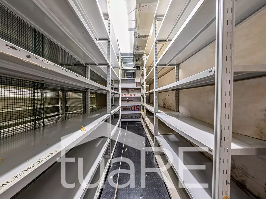 Immagine 14 di Magazzino in affitto  in Via Virgilio a Roma