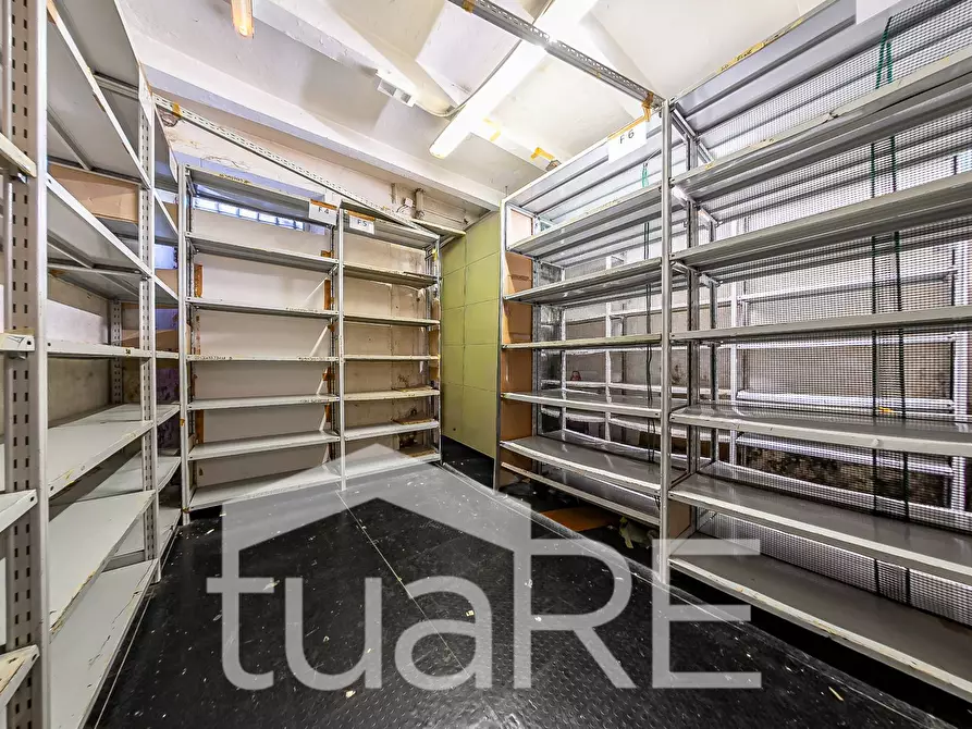 Immagine 15 di Magazzino in affitto  in Via Virgilio a Roma