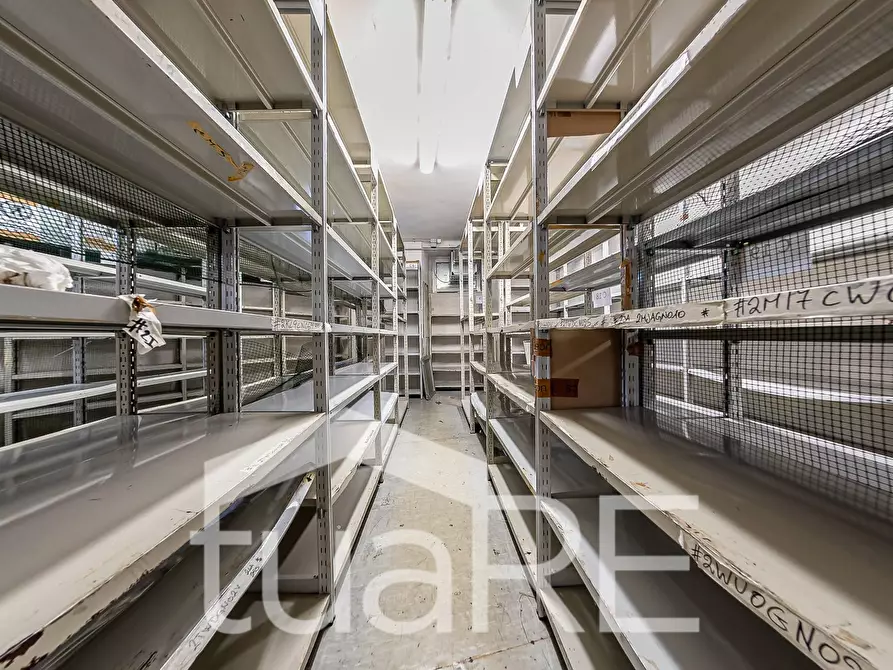 Immagine 18 di Magazzino in affitto  in Via Virgilio a Roma