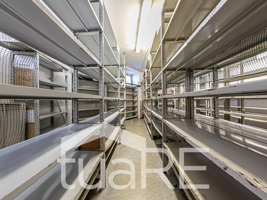 Immagine 19 di Magazzino in affitto  in Via Virgilio a Roma