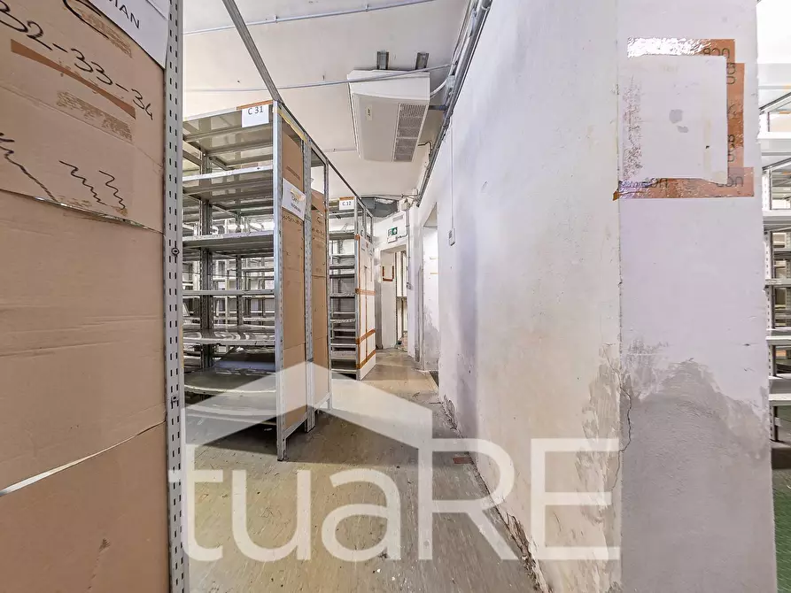 Immagine 20 di Magazzino in affitto  in Via Virgilio a Roma