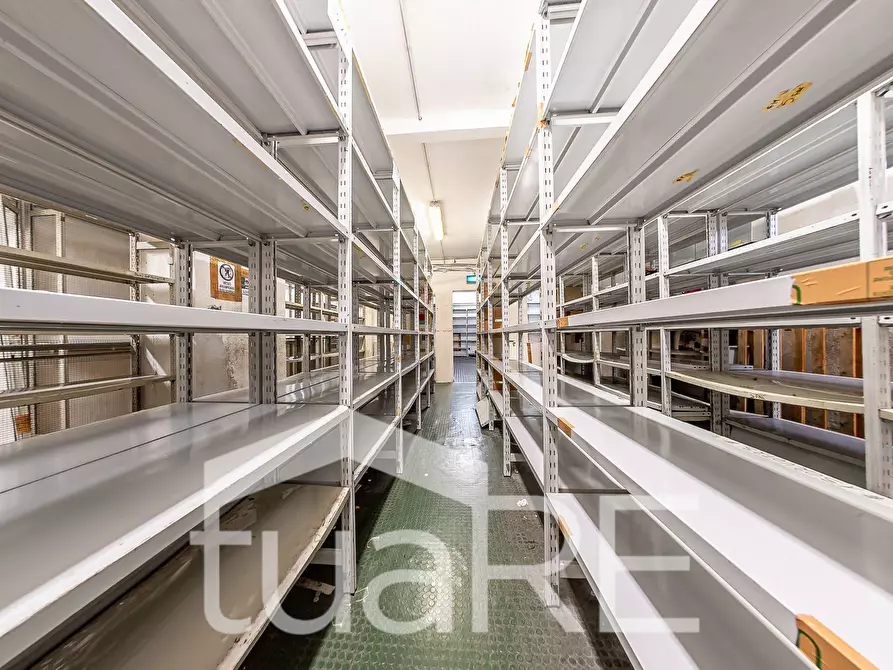 Immagine 22 di Magazzino in affitto  in Via Virgilio a Roma