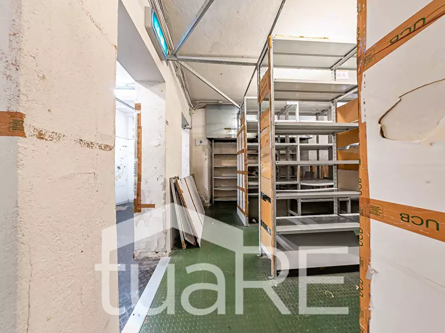 Immagine 24 di Magazzino in affitto  in Via Virgilio a Roma