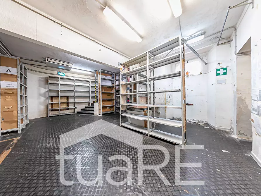 Immagine 25 di Magazzino in affitto  in Via Virgilio a Roma