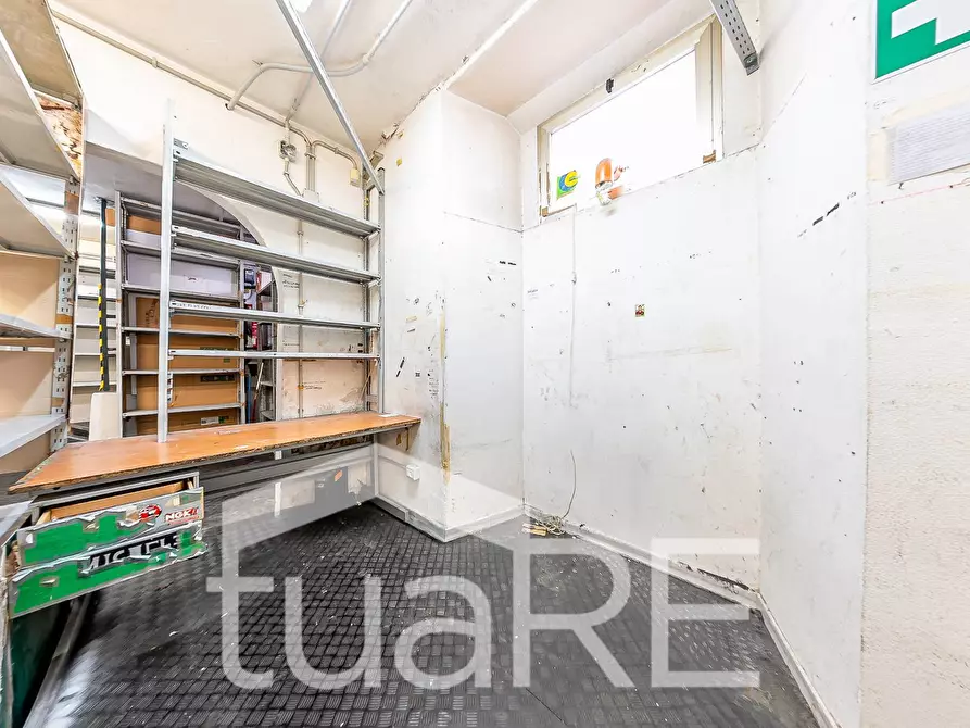 Immagine 26 di Magazzino in affitto  in Via Virgilio a Roma