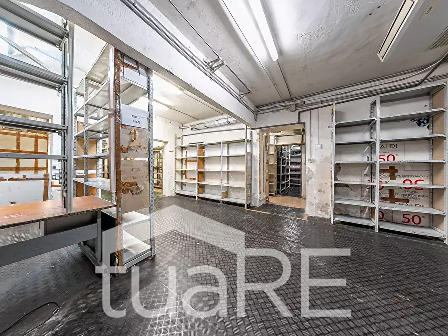 Immagine 27 di Magazzino in affitto  in Via Virgilio a Roma