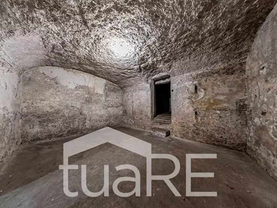 Immagine 3 di Magazzino in vendita  in Via D'aracoeli a Roma