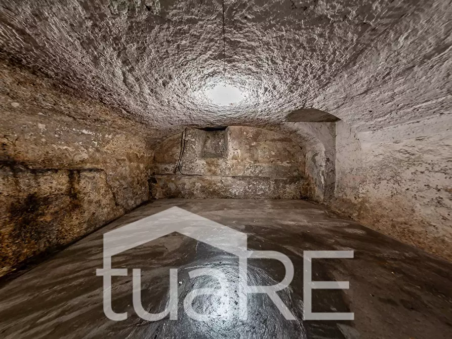 Immagine 4 di Magazzino in vendita  in Via D'aracoeli a Roma