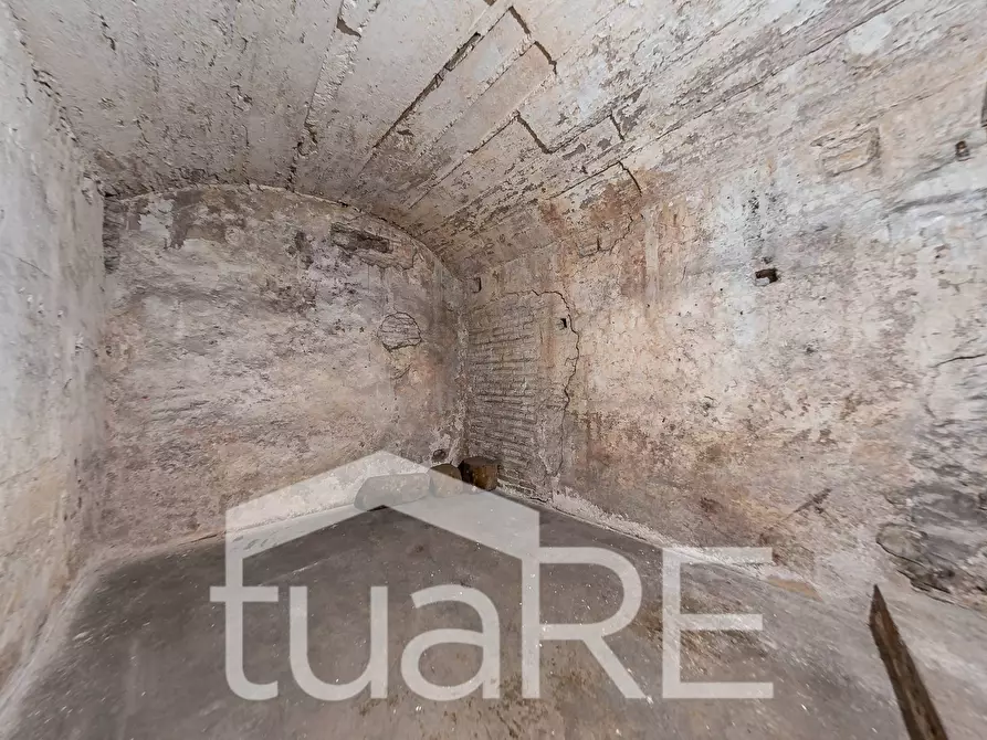 Immagine 6 di Magazzino in vendita  in Via D'aracoeli a Roma