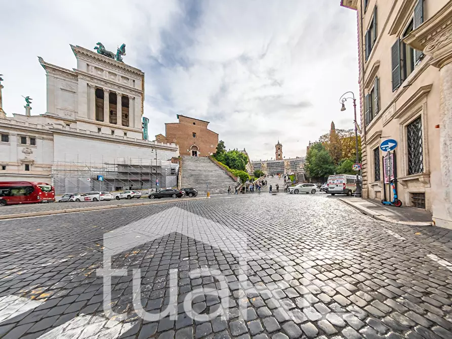 Immagine 8 di Magazzino in vendita  in Via D'aracoeli a Roma