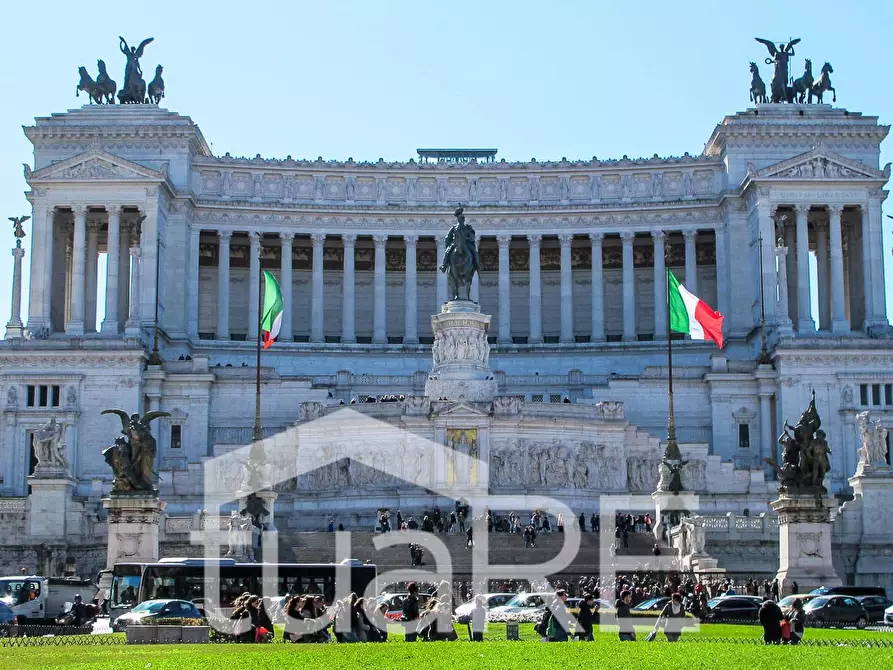 Immagine 11 di Magazzino in vendita  in Via D'aracoeli a Roma