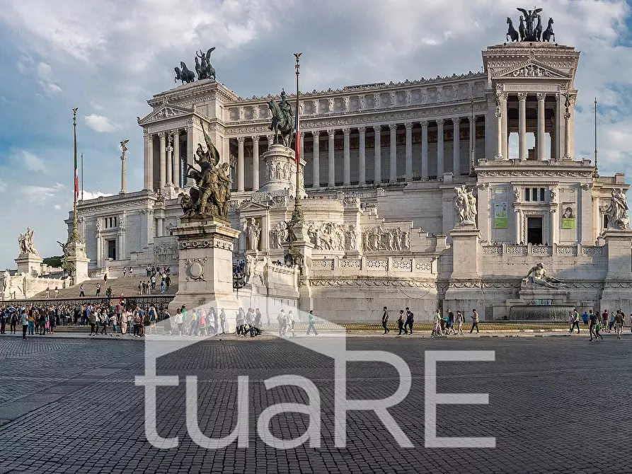 Immagine 12 di Magazzino in vendita  in Via D'aracoeli a Roma