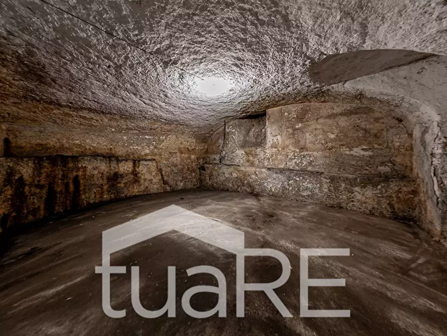 Immagine 13 di Magazzino in vendita  in Via D'aracoeli a Roma