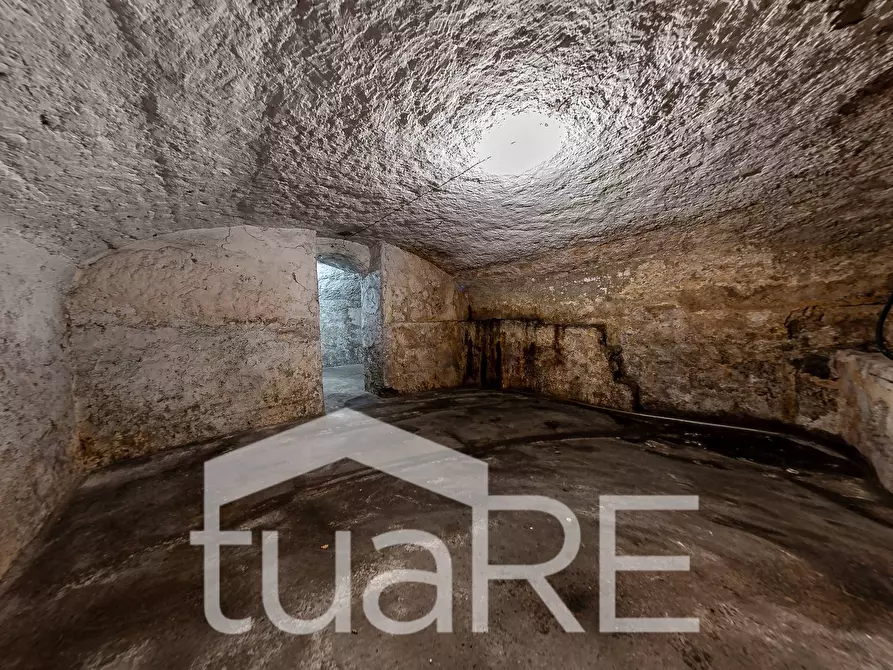 Immagine 14 di Magazzino in vendita  in Via D'aracoeli a Roma