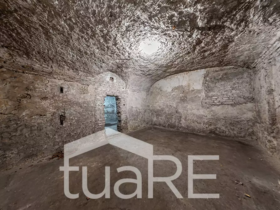 Immagine 17 di Magazzino in vendita  in Via D'aracoeli a Roma