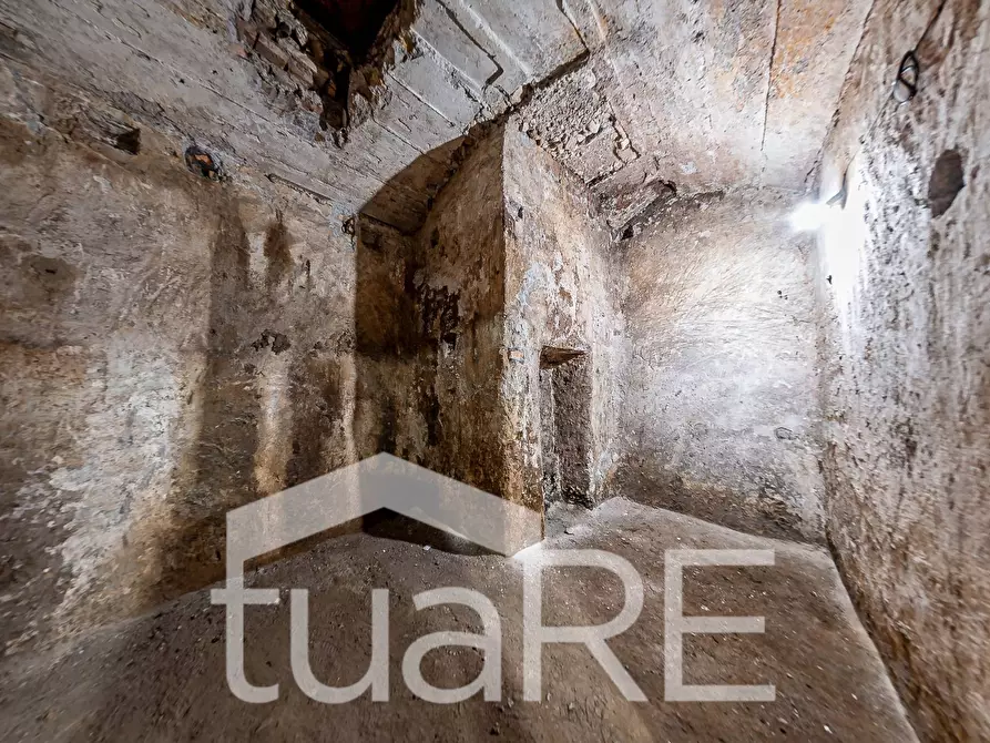 Immagine 19 di Magazzino in vendita  in Via D'aracoeli a Roma